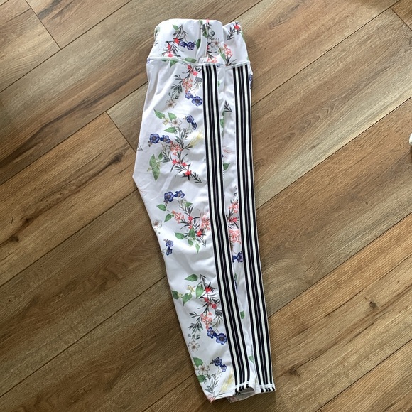 Athleta Pants - Athleta sz S Floral Leggings like new!